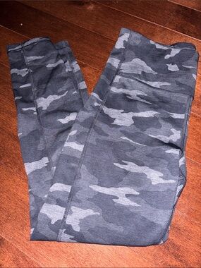 Athleta Gray Camo Leggings size small NWOT